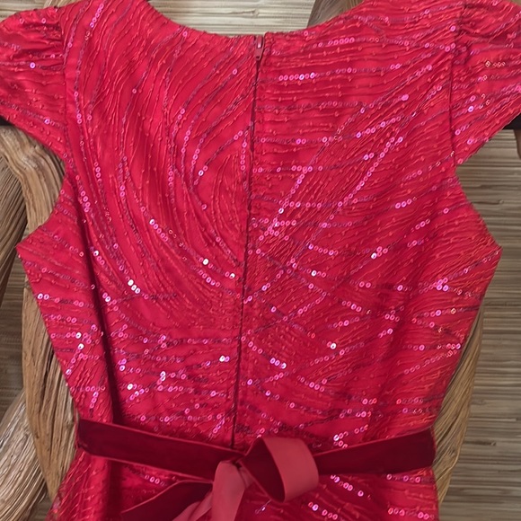 Macy’s Rare Edition Red special occasion dress girls size 12 - Picture 7 of 8